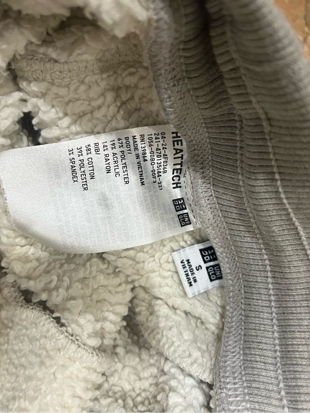 UNIQLO HEATTECH Sherpa-Lined Crewneck Sweater - Light Gray & Cream